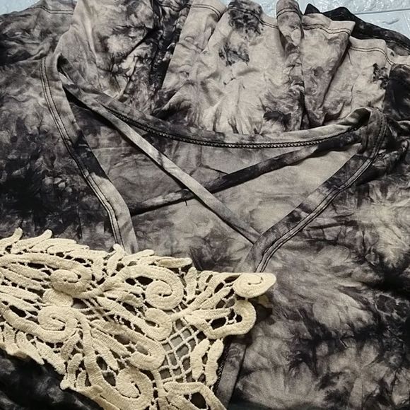 Black Tie-dye Lace Detail Top Long Flare Sleeve Cross Back Tunic - Picture 6 of 10